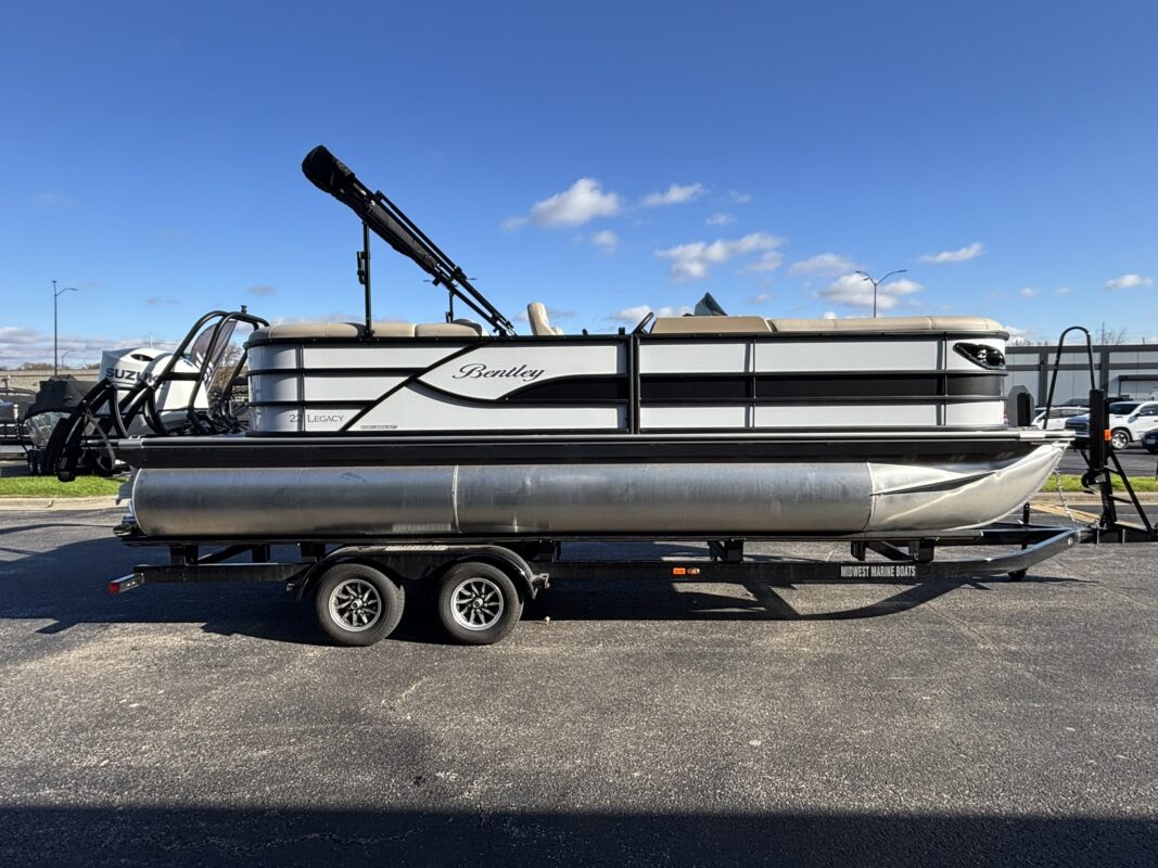 2026 Bentley 223 Legacy Navigator