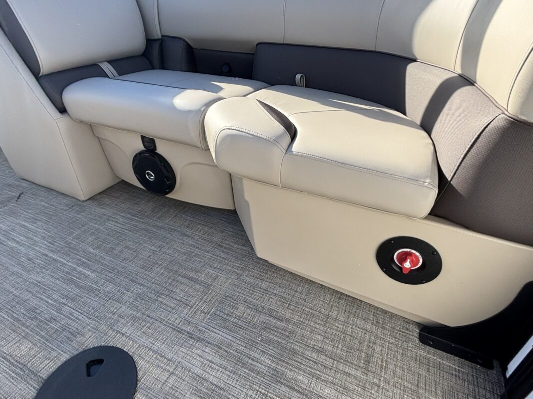 2026 Bentley 223 Legacy Navigator