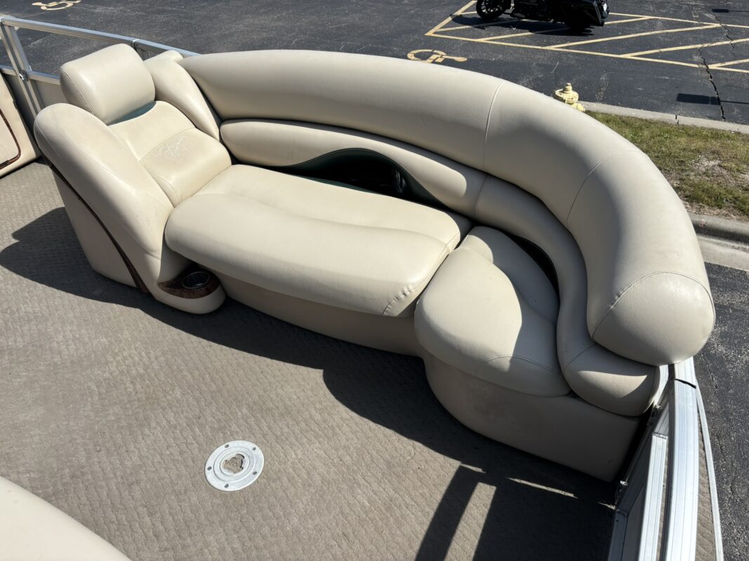 2010 Sun Tracker Party Barge 22