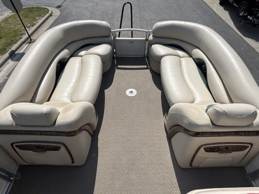 2010 Sun Tracker Party Barge 22