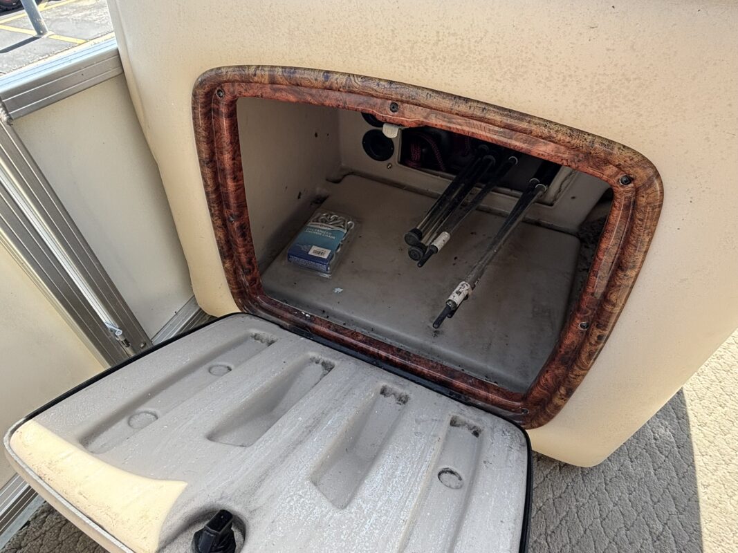 2010 Sun Tracker Party Barge 22