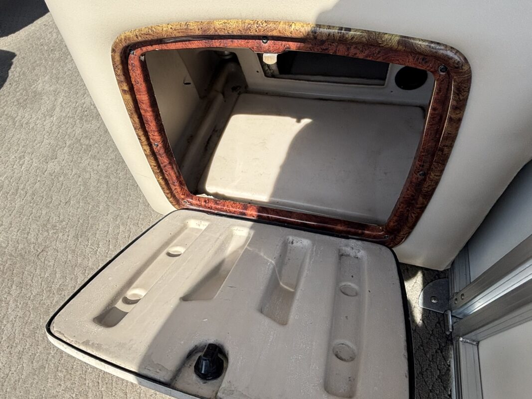 2010 Sun Tracker Party Barge 22