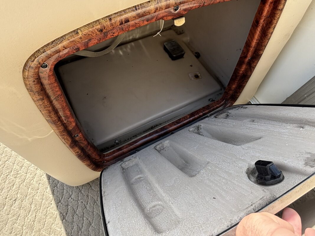 2010 Sun Tracker Party Barge 22