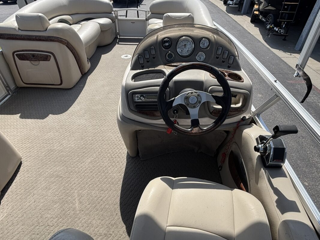 2010 Sun Tracker Party Barge 22