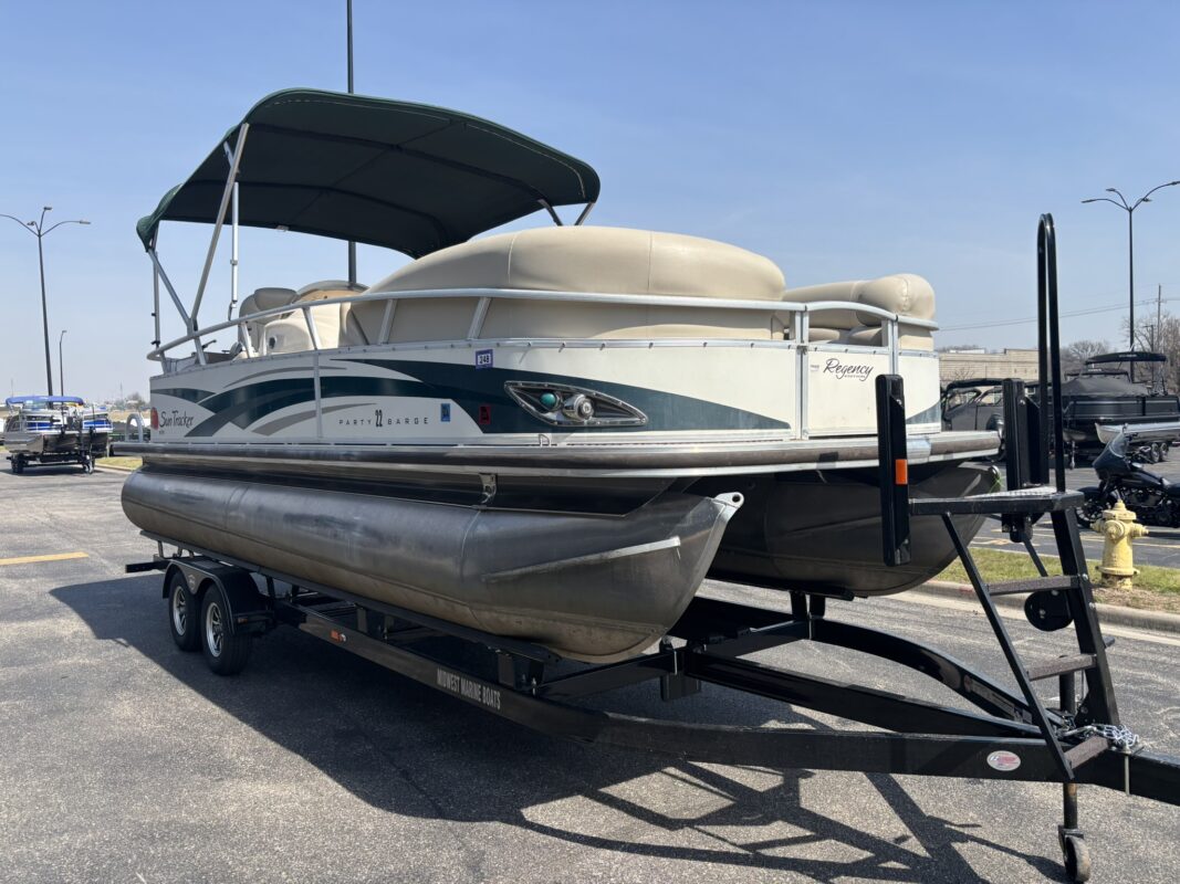 2010 Sun Tracker Party Barge 22