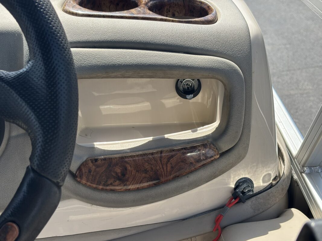 2010 Sun Tracker Party Barge 22