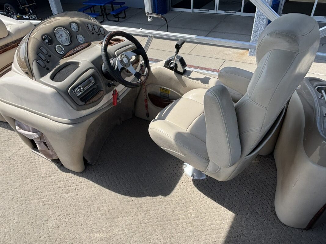 2010 Sun Tracker Party Barge 22