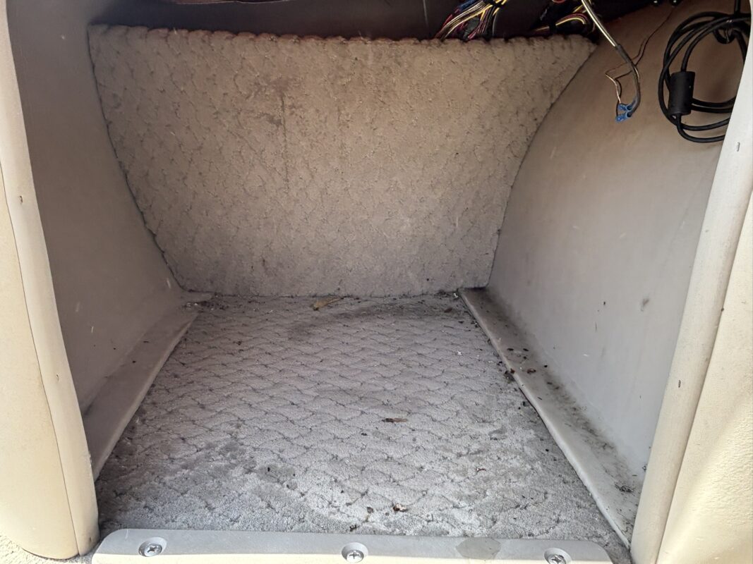 2010 Sun Tracker Party Barge 22