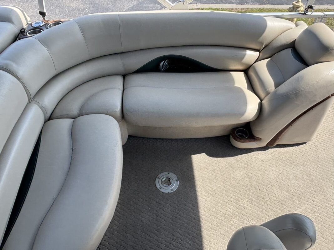 2010 Sun Tracker Party Barge 22