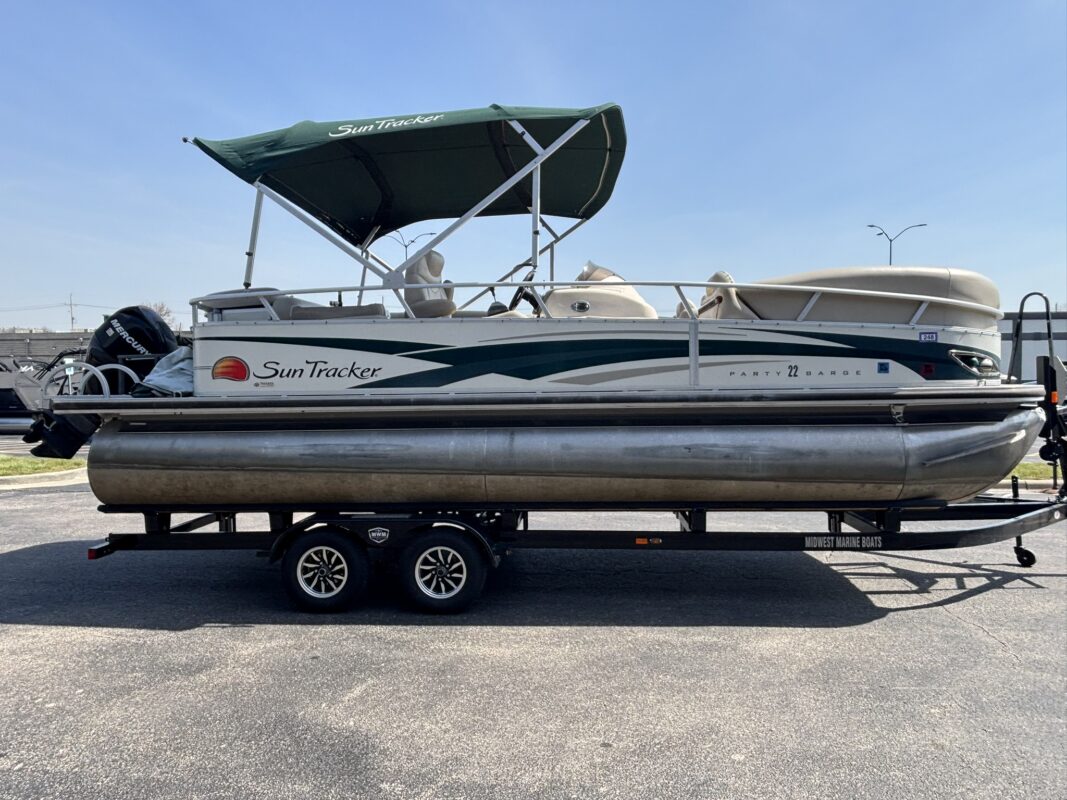 2010 Sun Tracker Party Barge 22