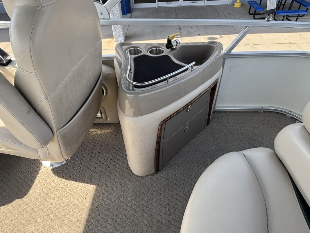 2010 Sun Tracker Party Barge 22