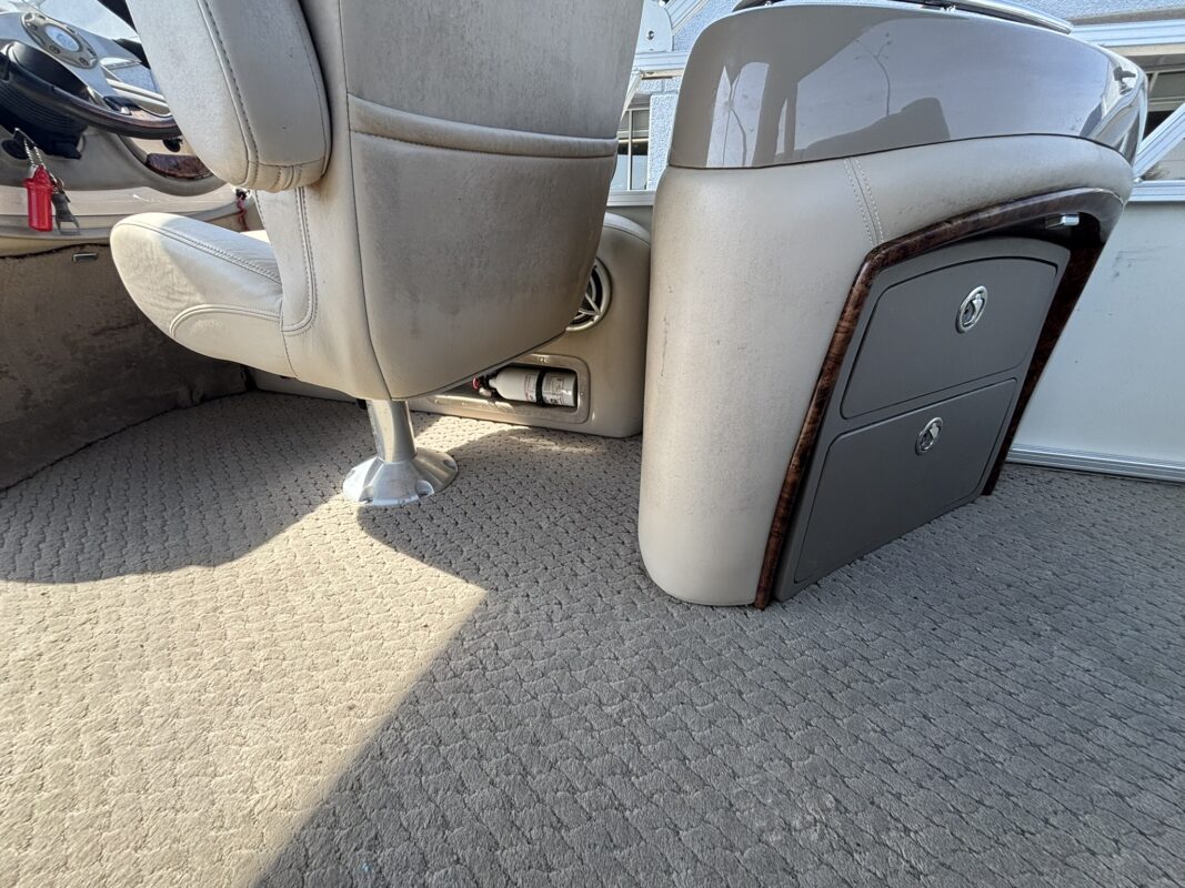 2010 Sun Tracker Party Barge 22