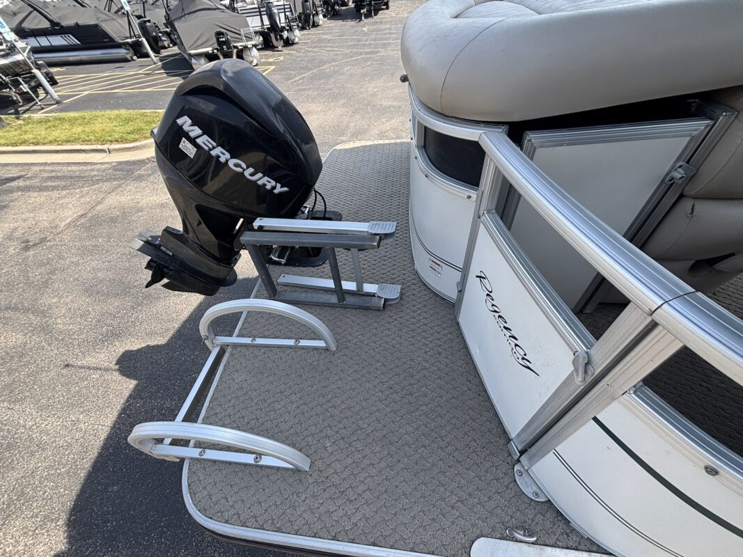 2010 Sun Tracker Party Barge 22