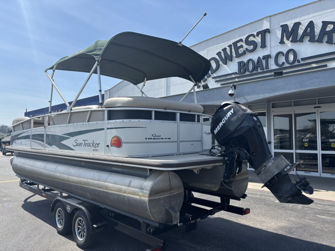 2010 Sun Tracker Party Barge 22