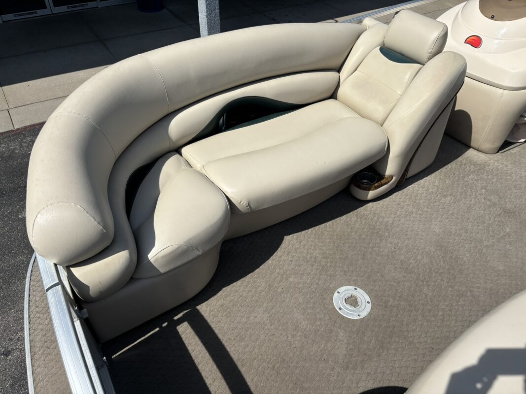 2010 Sun Tracker Party Barge 22