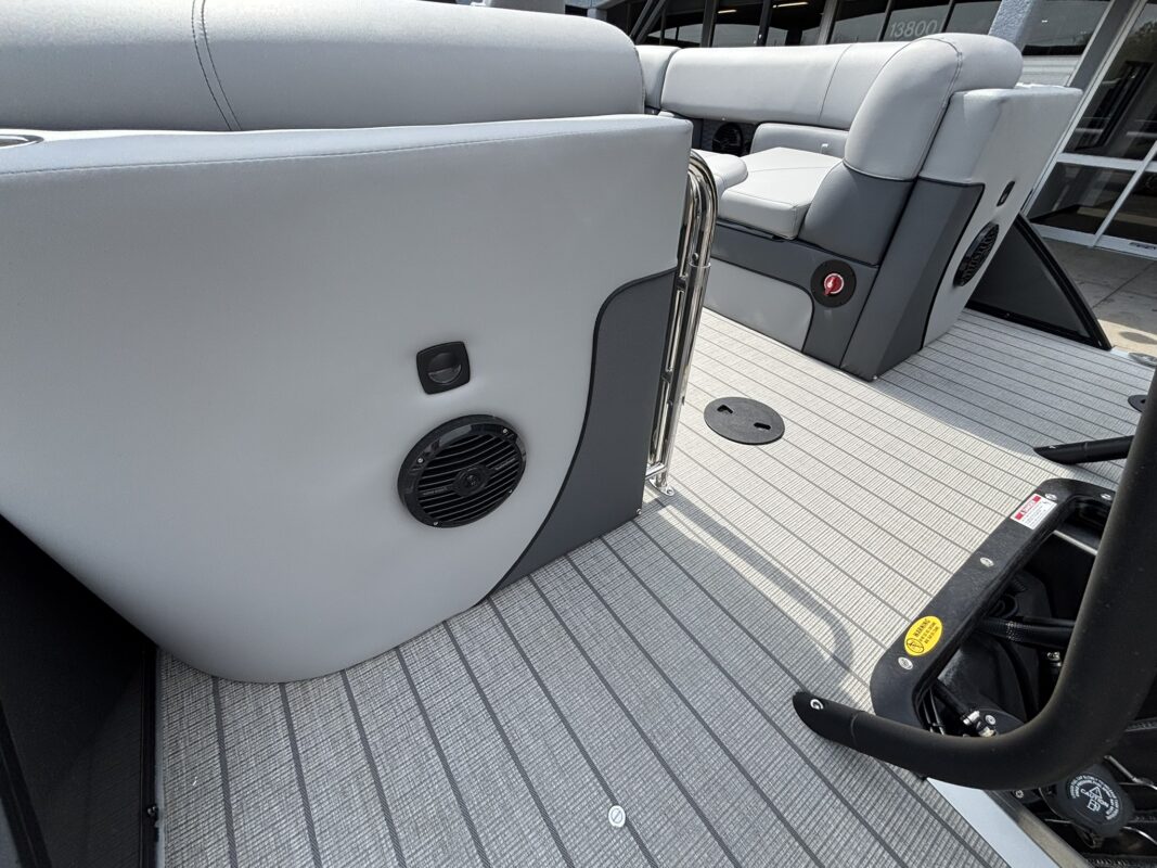 2026 Bentley 223 Elite Admiral