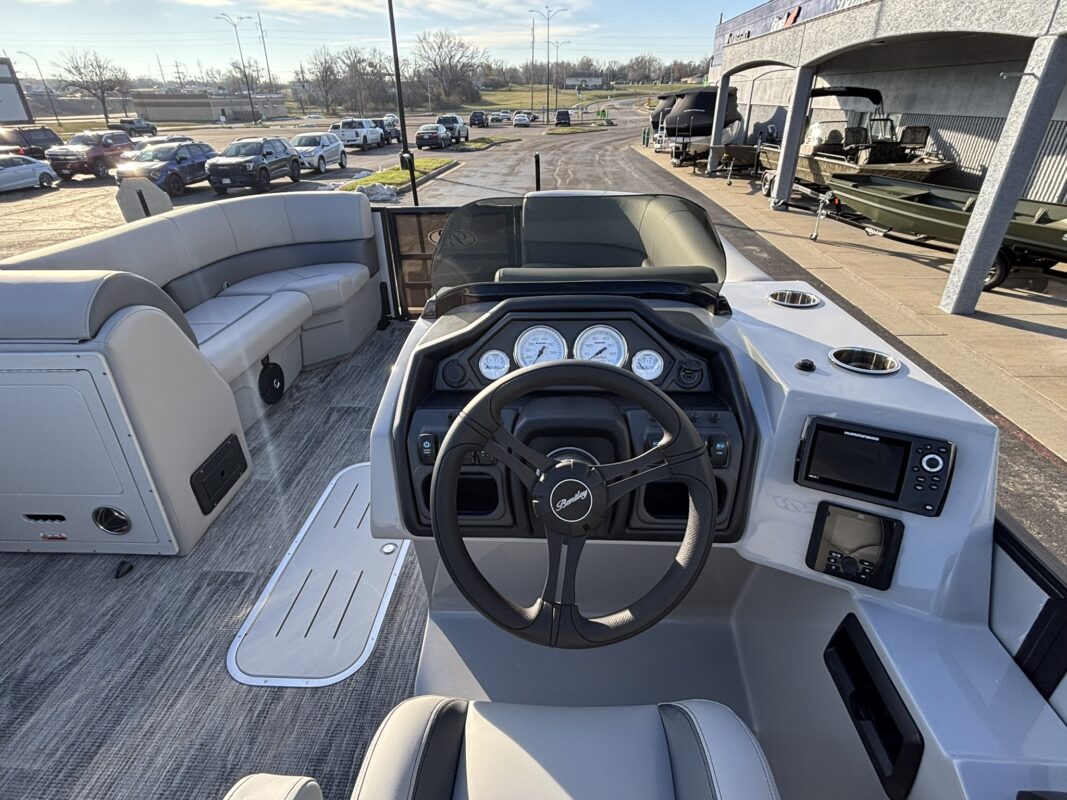 2026 Bentley 223 Legacy Navigator