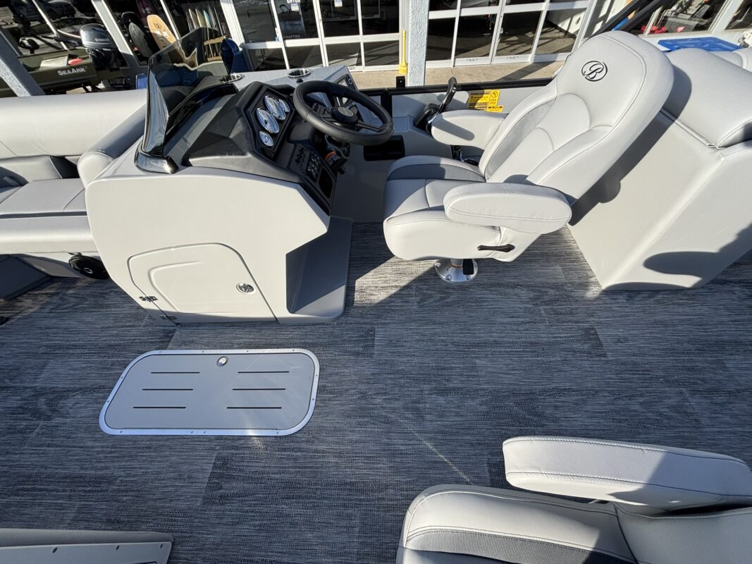 2026 Bentley 223 Legacy Navigator