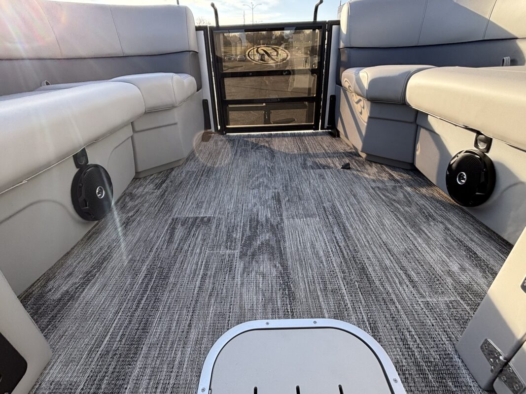 2026 Bentley 223 Legacy Navigator