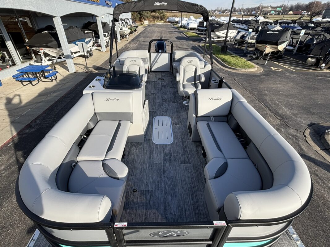 2026 Bentley 223 Legacy Navigator