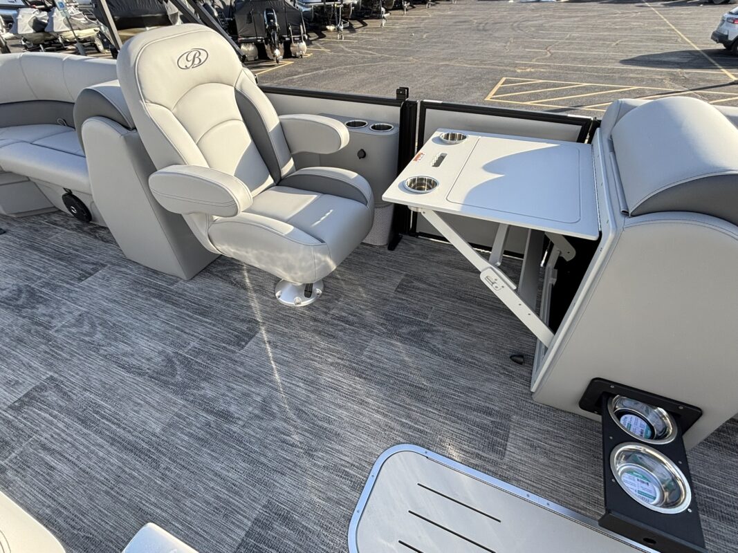2026 Bentley 223 Legacy Navigator