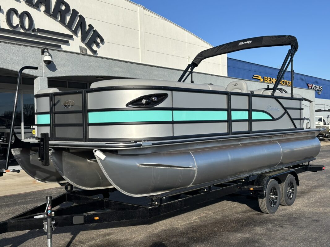 2026 Bentley 223 Legacy Navigator