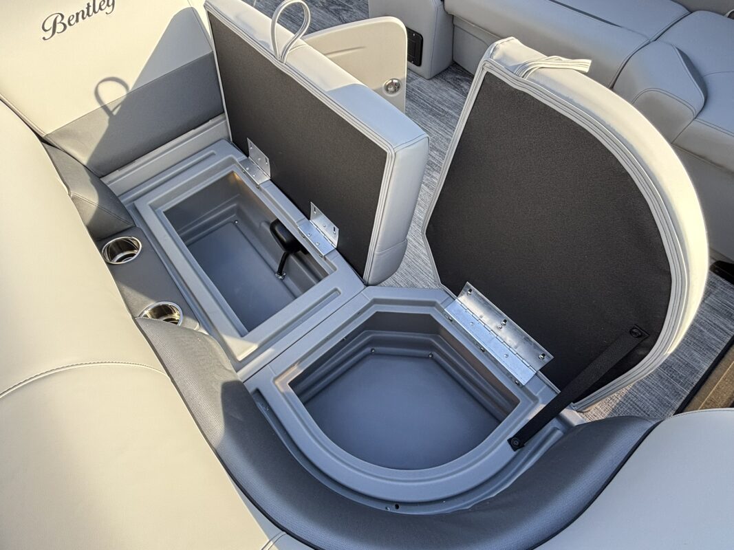 2026 Bentley 223 Legacy Navigator