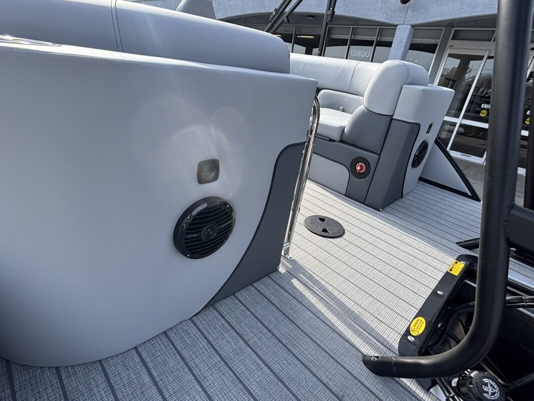 2026 Bentley 223 Elite Admiral