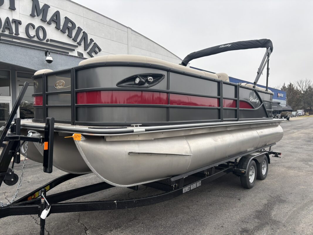 2026 Bentley 223 Legacy Navigator