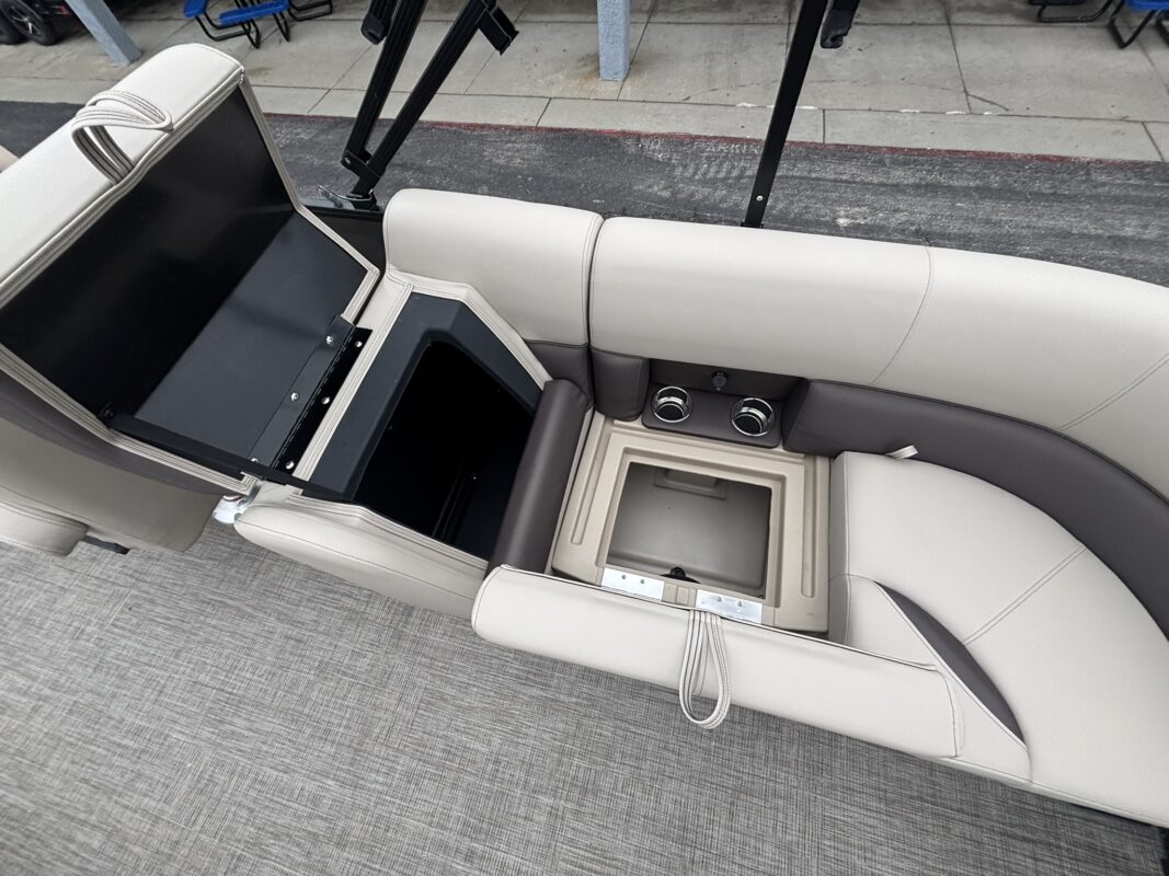 2026 Bentley 223 Legacy Navigator