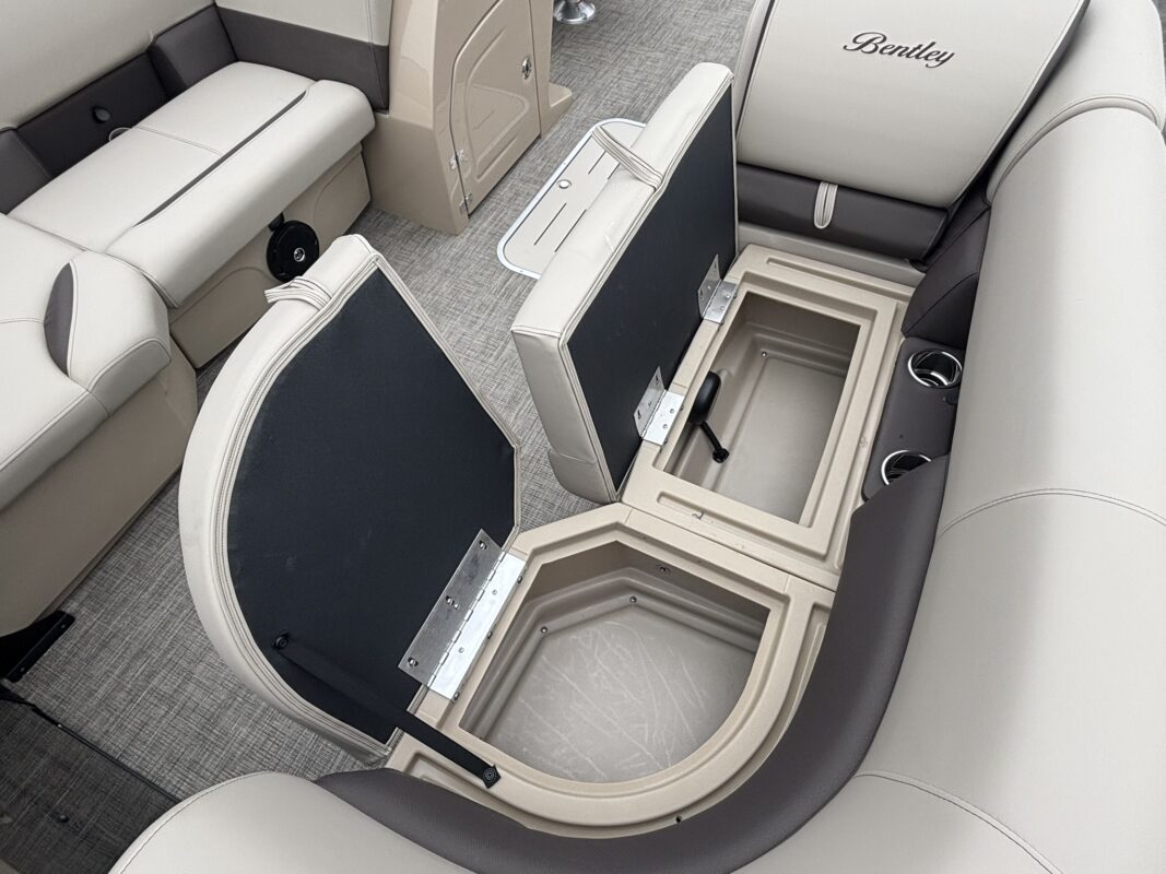 2026 Bentley 223 Legacy Navigator