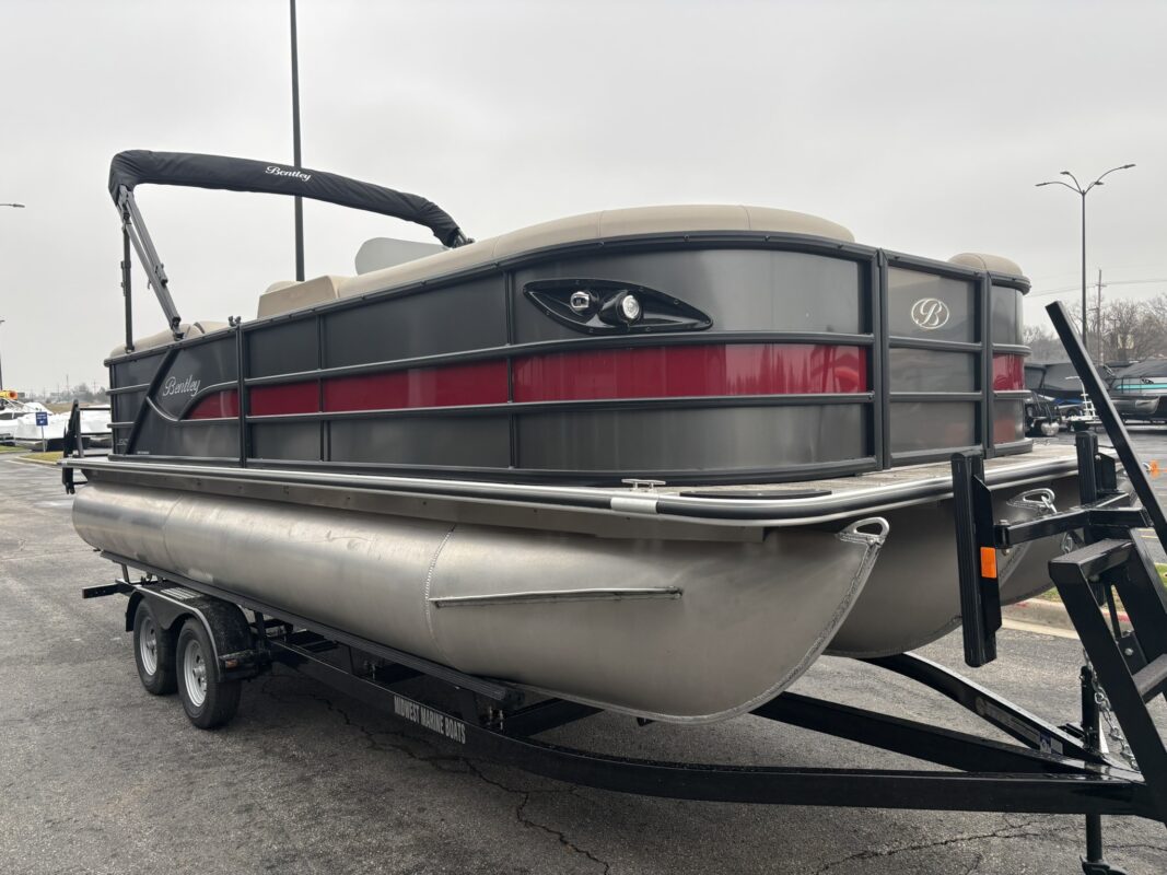 2026 Bentley 223 Legacy Navigator