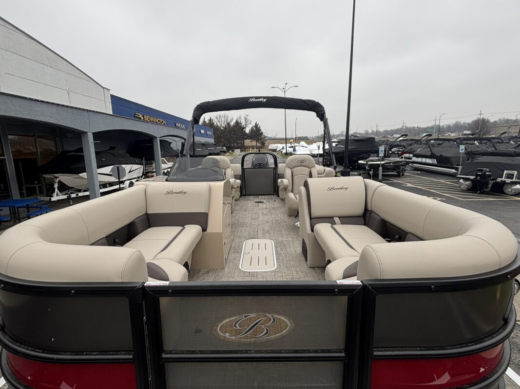 2026 Bentley 223 Legacy Navigator