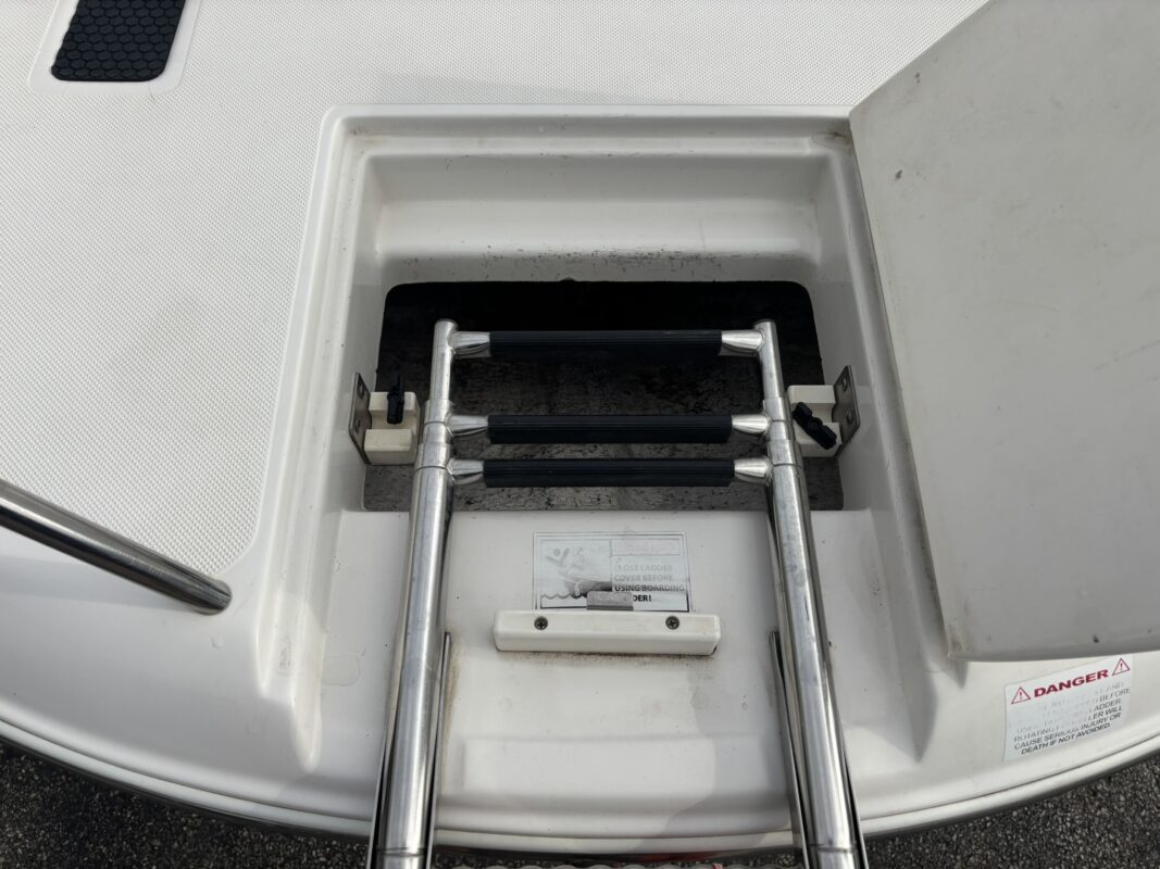 2004 Ebbtide 2400 SC