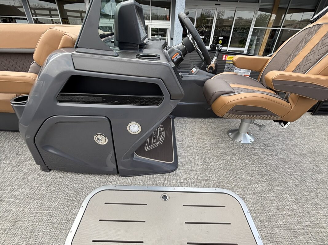 2026 Bennington 22 MSB Base