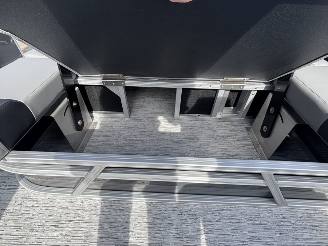 2026 Bennington 22 SSB Base