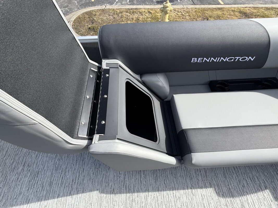 2026 Bennington 22 SSB Base