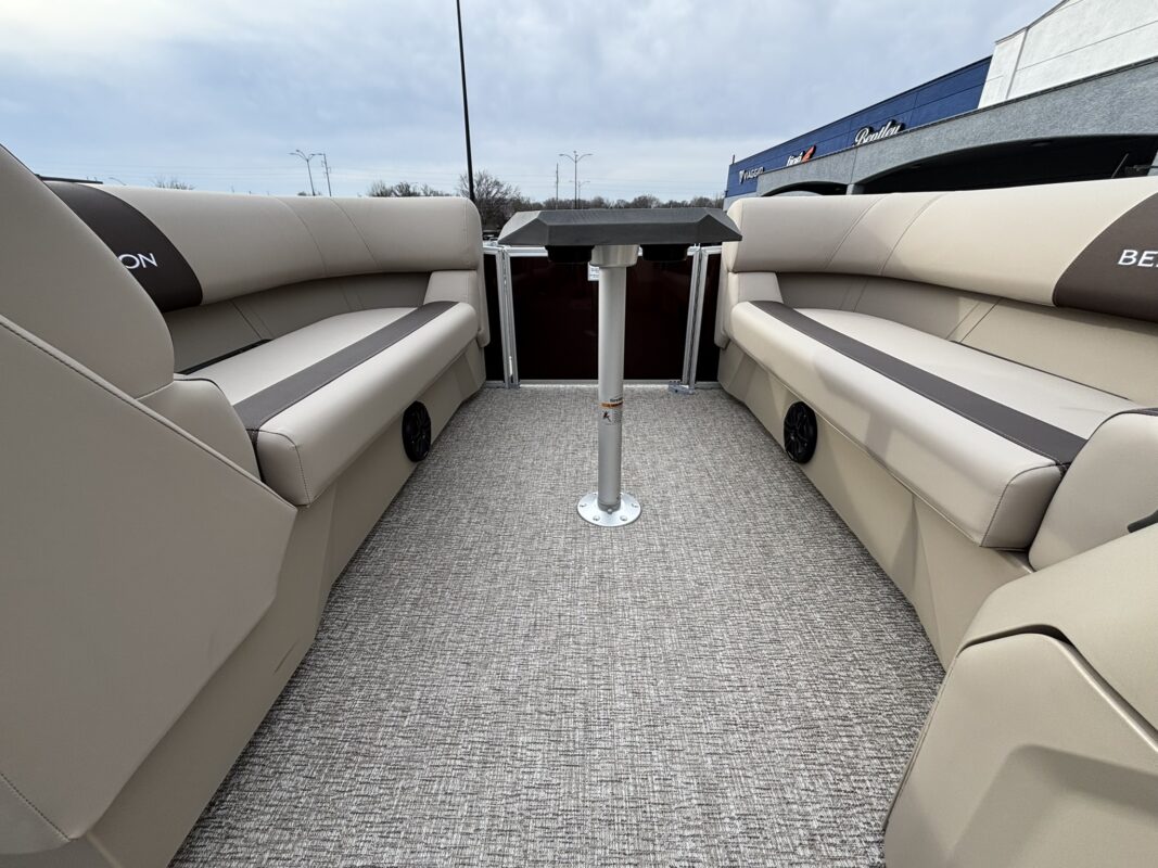 2026 Bennington 22 SSR Base