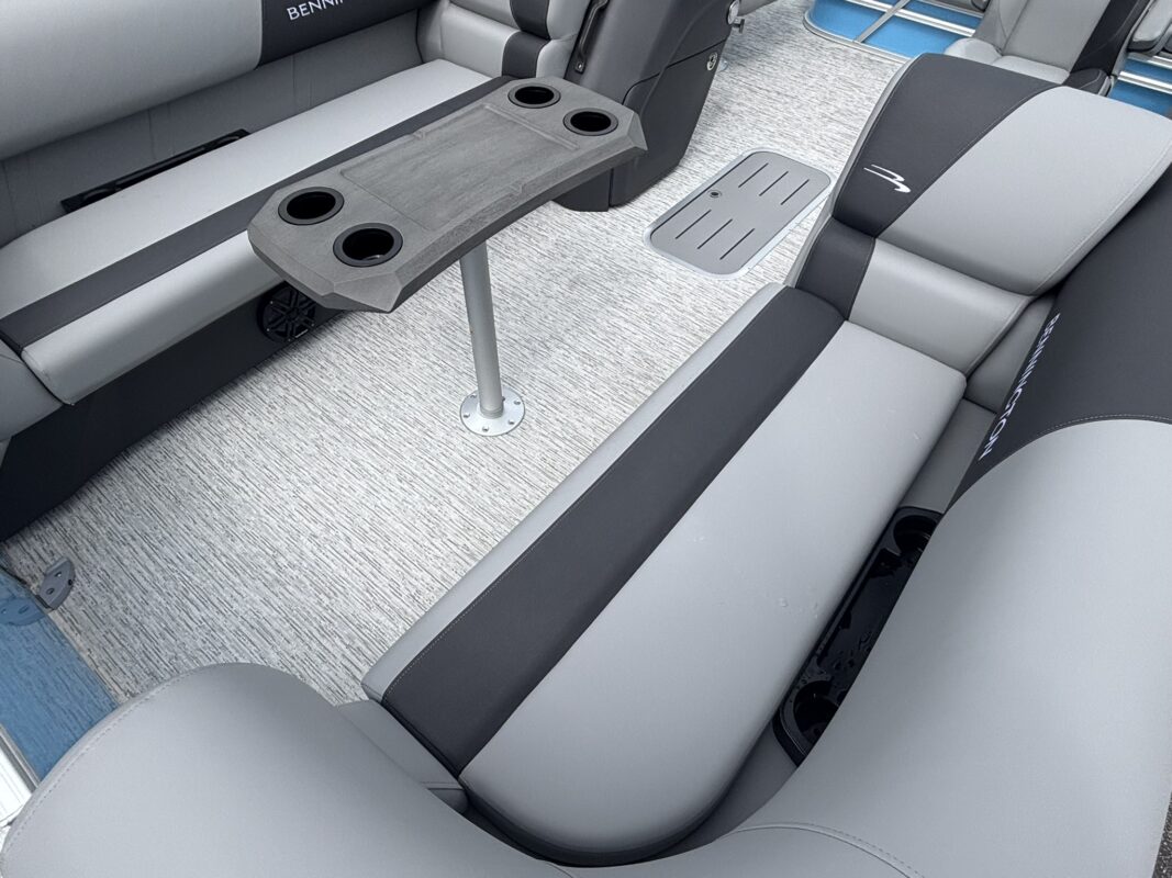 2026 Bennington 22 SSB Base