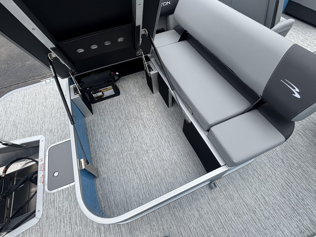 2026 Bennington 22 SSB Base