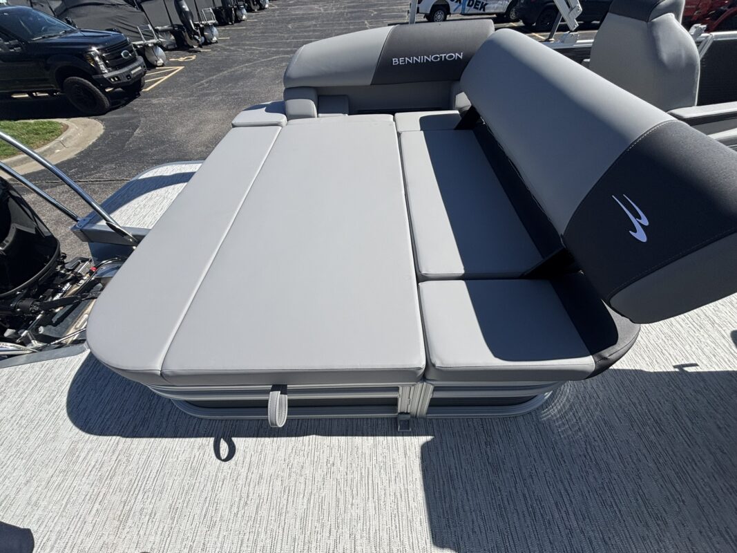 2026 Bennington 22 SSB Base