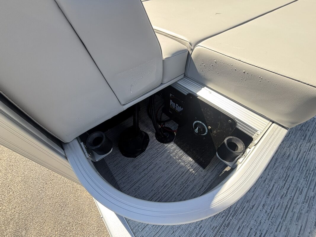 2026 Bennington 22 SSB Base