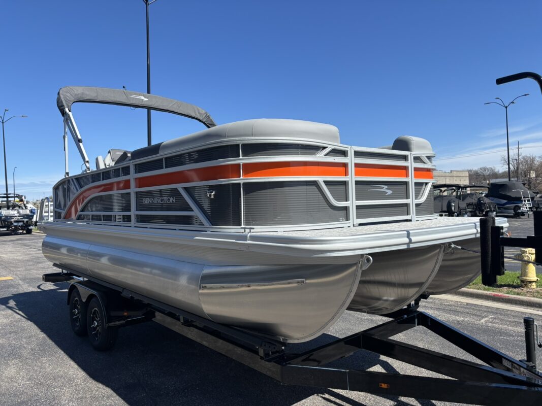 2026 Bennington 22 SSB Base