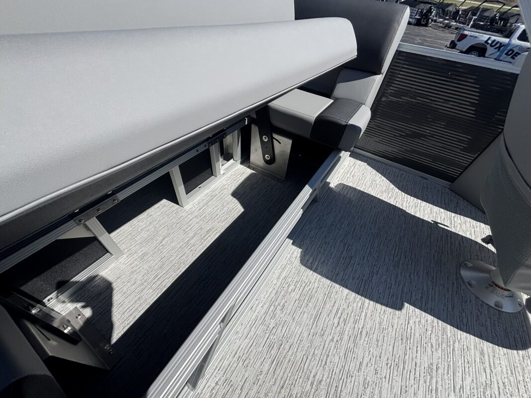 2026 Bennington 22 SSB Base