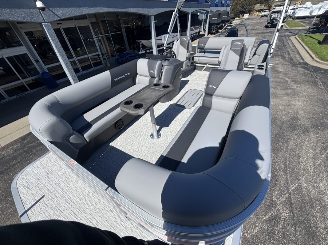 2026 Bennington 22 SSB Base