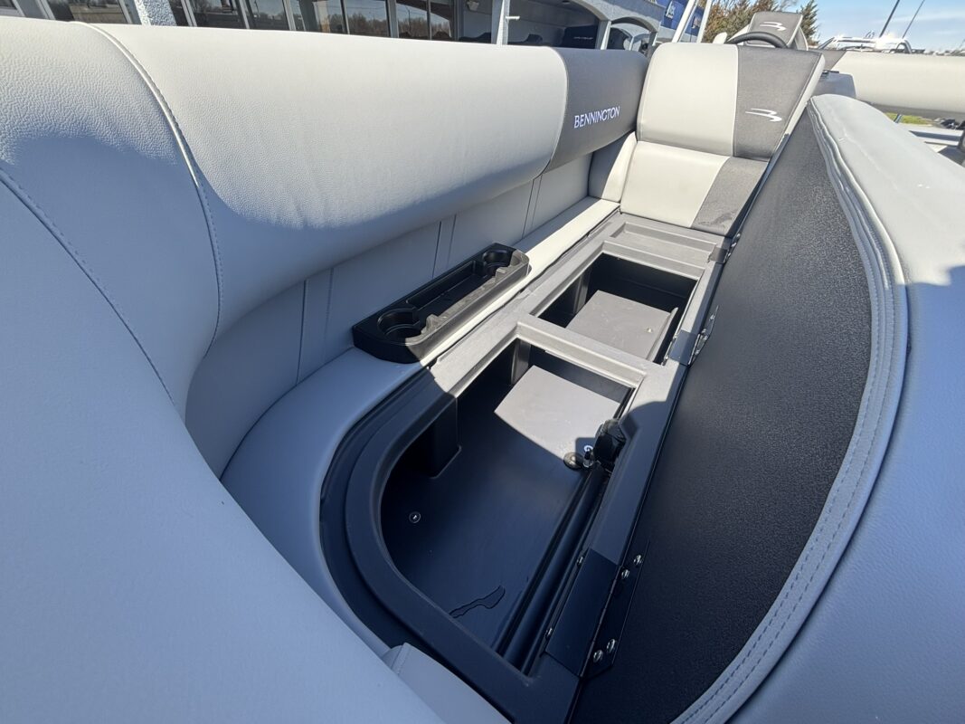 2026 Bennington 22 SSB Base