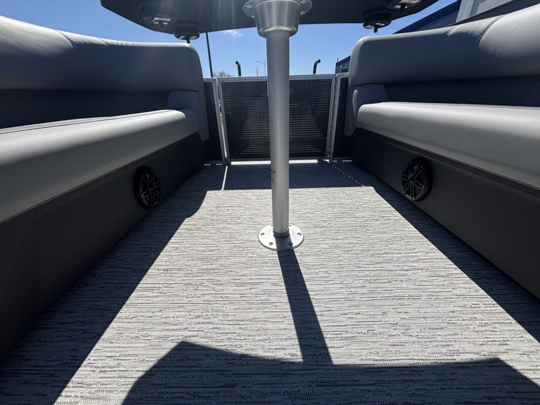 2026 Bennington 22 SSB Base