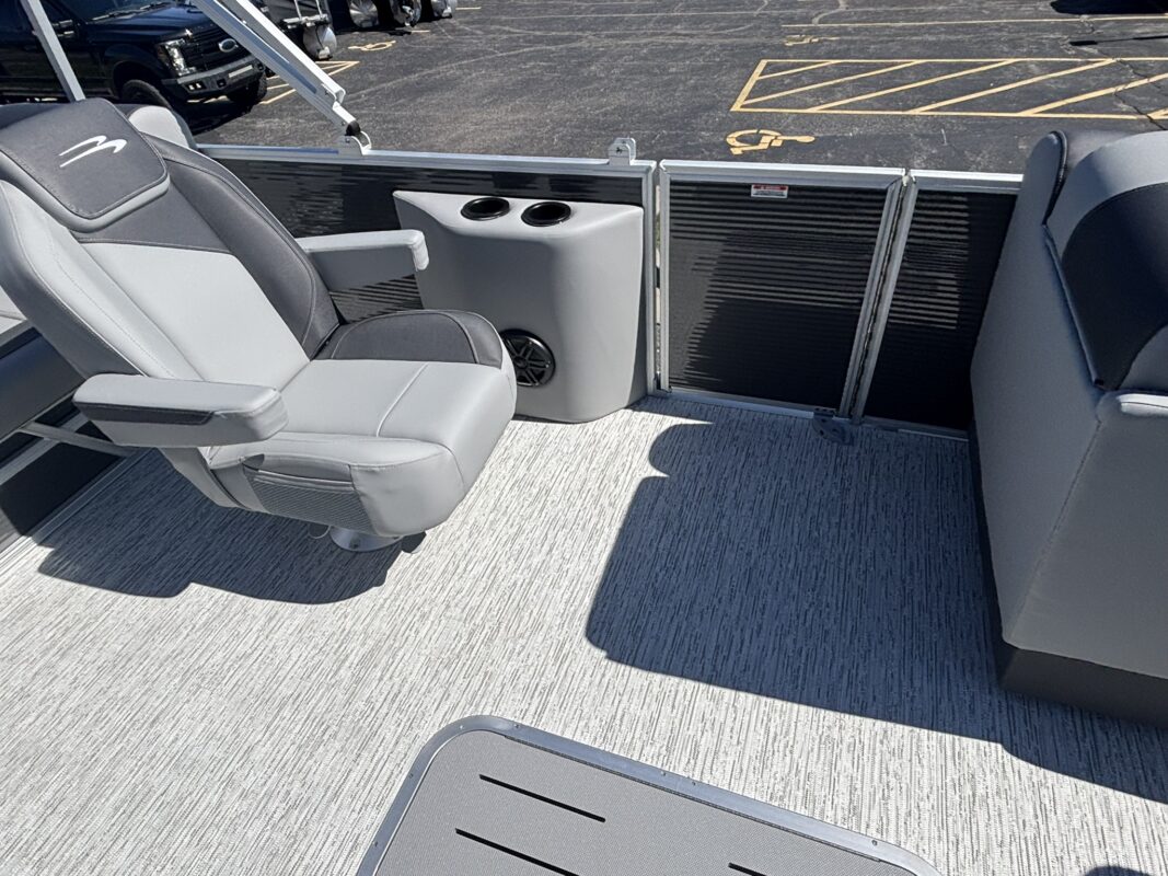 2026 Bennington 22 SSB Base