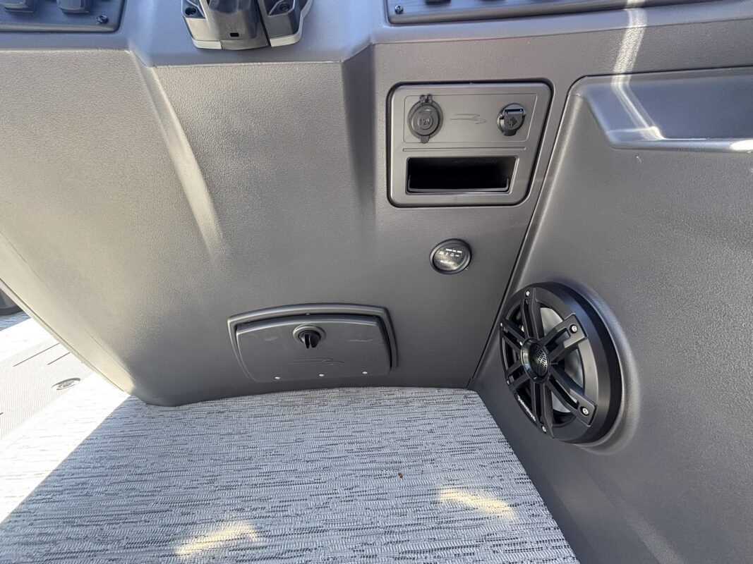 2026 Bennington 22 SSB Base