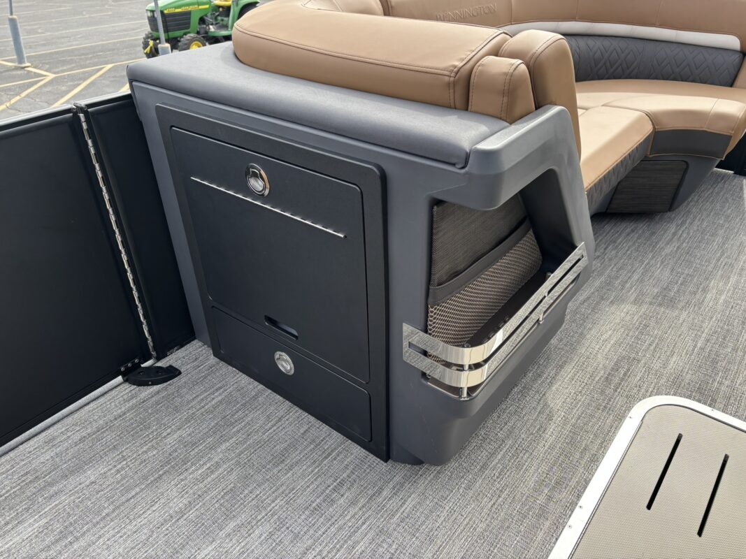 2026 Bennington 23 MCSB Luxe